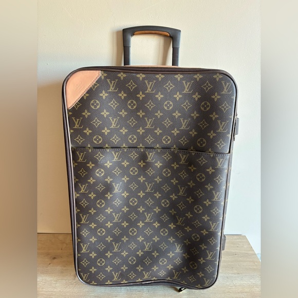 Louis Vuitton Handbags - Authentic Louis Vuitton pegase 55 monogram suitcase